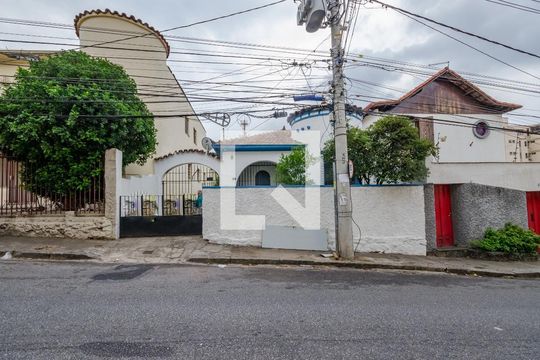 Fachada de casa à venda com 3 quartos, 130m² em Carlos Prates, Belo Horizonte