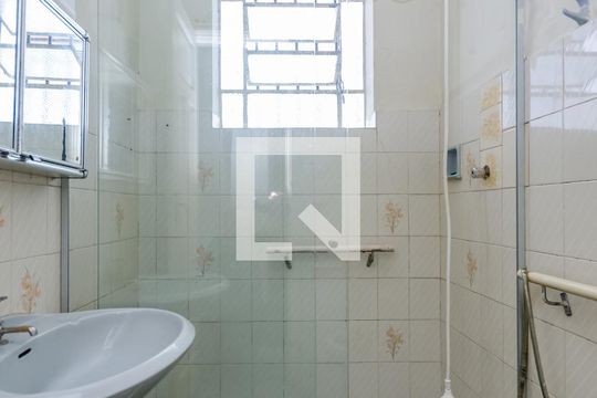 Banheiro Social de casa à venda com 3 quartos, 130m² em Carlos Prates, Belo Horizonte