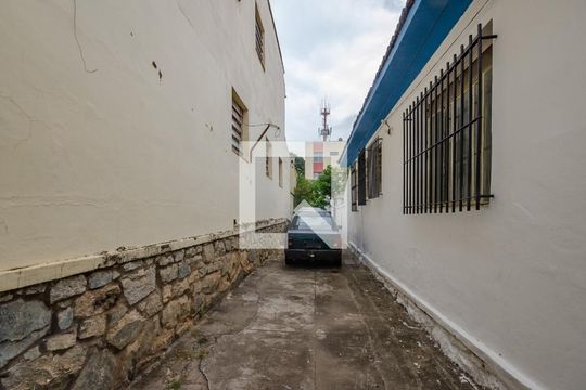 Garagem de casa à venda com 3 quartos, 130m² em Carlos Prates, Belo Horizonte