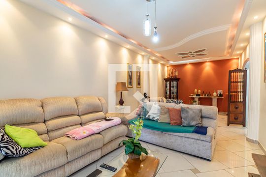 Sala 1 de casa à venda com 4 quartos, 486m² em Cidade Maia, Guarulhos