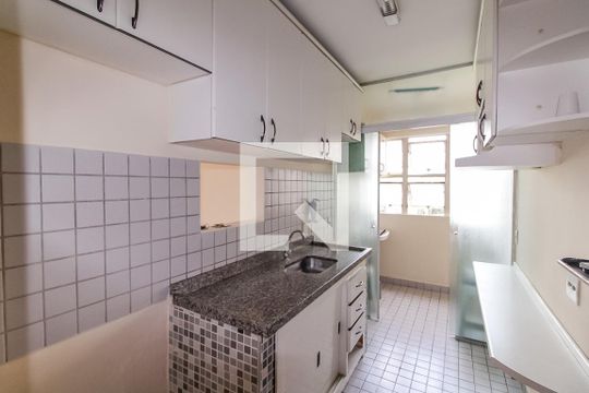 Cozinha de apartamento para alugar com 2 quartos, 50m² em Vila Prudente, São Paulo