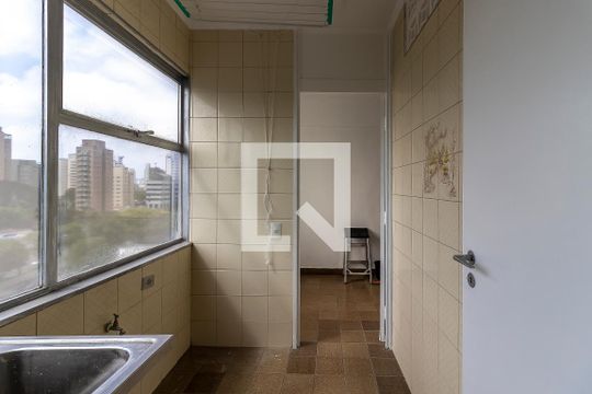 Área de serviço de apartamento para alugar com 3 quartos, 127m² em Indianópolis, São Paulo