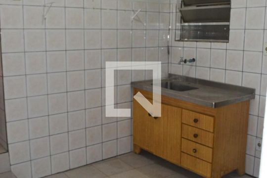 Cozinha de casa para alugar com 1 quarto, 70m² em Vila Santo Estefano, São Paulo