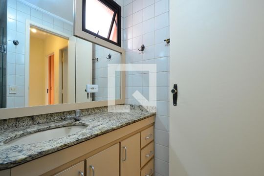 Banheiro Social de apartamento para alugar com 2 quartos, 53m² em Saúde, São Paulo