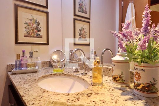 Banheiro de apartamento à venda com 1 quarto, 52m² em Jardim, Santo André
