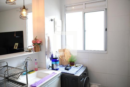 Cozinha de apartamento para alugar com 2 quartos, 40m² em Jardim Caiapia, Cotia