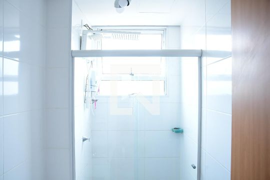 Banheiro de apartamento para alugar com 2 quartos, 40m² em Jardim Caiapia, Cotia
