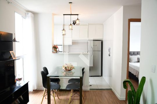 Sala de apartamento para alugar com 2 quartos, 40m² em Jardim Caiapia, Cotia