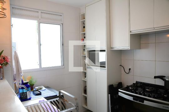 Cozinha de apartamento para alugar com 2 quartos, 40m² em Jardim Caiapia, Cotia