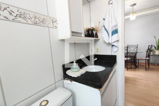 Banheiro de apartamento à venda com 2 quartos, 47m² em Jardim Marcia, Campinas