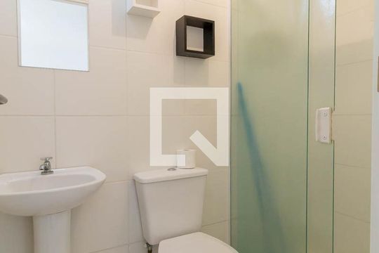 Banheiro de apartamento para alugar com 1 quarto, 33m² em Liberdade, São Paulo