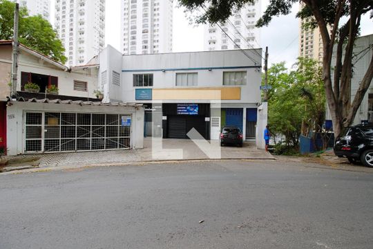 Fachada  de casa para alugar com 4 quartos, 780m² em Real Parque, São Paulo