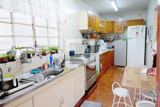 Cozinha de casa para alugar com 4 quartos, 780m² em Real Parque, São Paulo