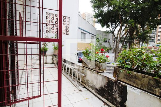 Varanda Suíte 1  de casa para alugar com 4 quartos, 780m² em Real Parque, São Paulo