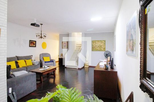 Casa para alugar com 4 quartos, 780m² em Real Parque, São Paulo