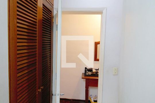 Closet Corredor de casa para alugar com 4 quartos, 780m² em Real Parque, São Paulo