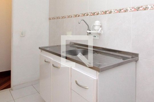 Cozinha de apartamento para alugar com 1 quarto, 45m² em Centro, São Paulo