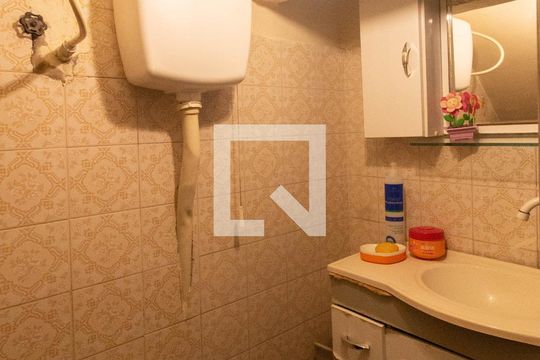 Banheiro de casa para alugar com 3 quartos, 100m² em Nova Cidade, Nilópolis