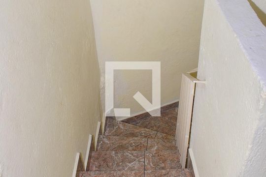 Escada de casa para alugar com 2 quartos, 30m² em Parque Edu Chaves, São Paulo