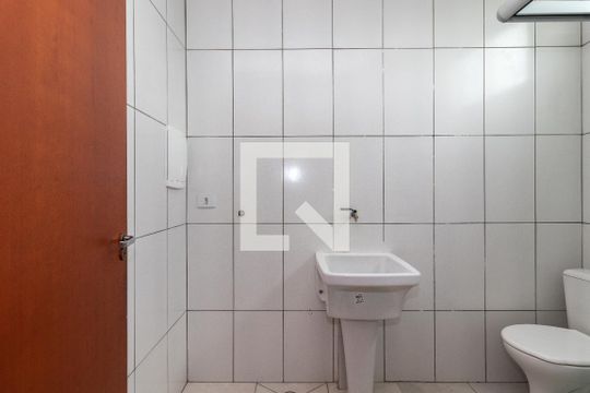 Banheiro e Área de Serviço de casa para alugar com 2 quartos, 63m² em Limão, São Paulo