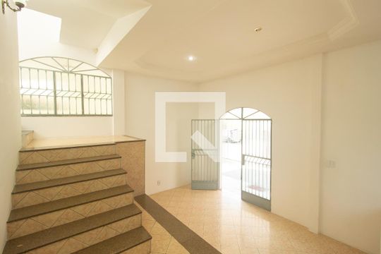 Sala de casa à venda com 3 quartos, 360m² em Campo Grande, Rio de Janeiro