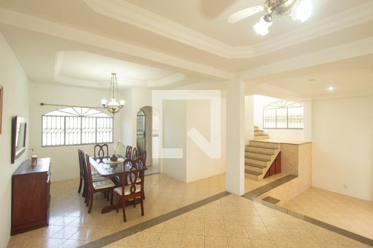 Casa para alugar com 3 quartos, 360m² em Campo Grande, Rio de Janeiro