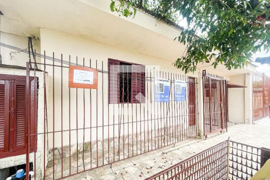 Fachada de casa à venda com 6 quartos, 180m² em Feitoria Seller, São Leopoldo