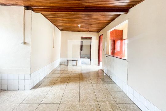 Sala de casa à venda com 6 quartos, 180m² em Feitoria Seller, São Leopoldo