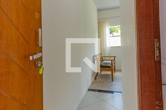 Corredor de apartamento para alugar com 1 quarto, 45m² em Brotas, Salvador