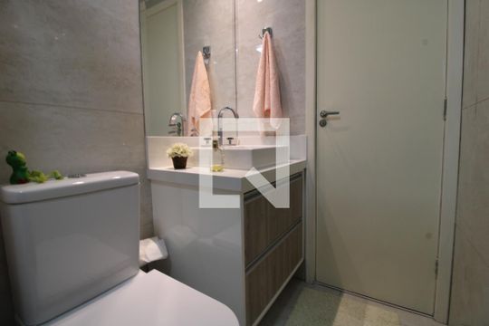 Banheiro comum de apartamento para alugar com 3 quartos, 89m² em Jardim Santa Cruz (campo Grande), São Paulo