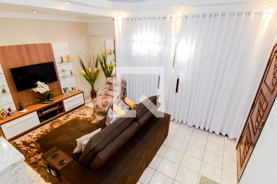 Sala de casa à venda com 3 quartos, 181m² em Vila Maricy, Guarulhos