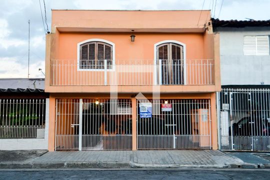 Fachada de casa à venda com 3 quartos, 181m² em Vila Maricy, Guarulhos