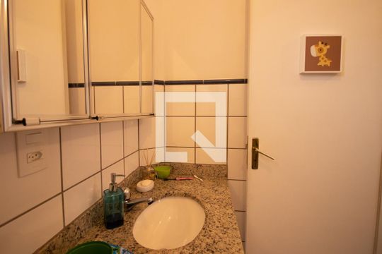 Banheiro Social de casa de condomínio à venda com 3 quartos, 128m² em Jardim Oriental, São Paulo