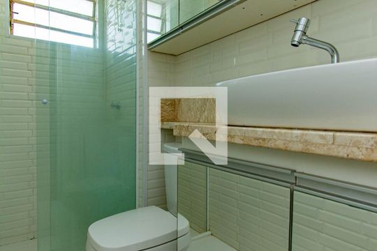 Banheiro de apartamento para alugar com 2 quartos, 52m² em Centro, Canoas