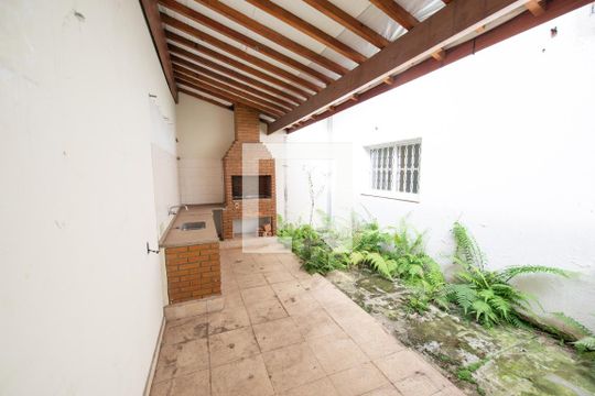 Quintal de casa para alugar com 3 quartos, 180m² em Jardim Maria Augusta, Taubaté