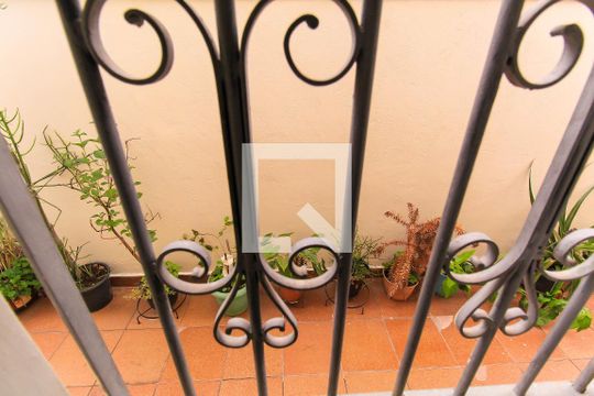 Vista de casa à venda com 3 quartos, 180m² em Vila Bertioga, São Paulo