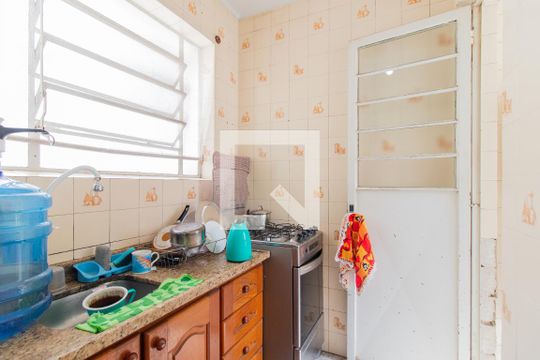Cozinha e Área de Serviço de apartamento à venda com 2 quartos, 64m² em Santana, Porto Alegre
