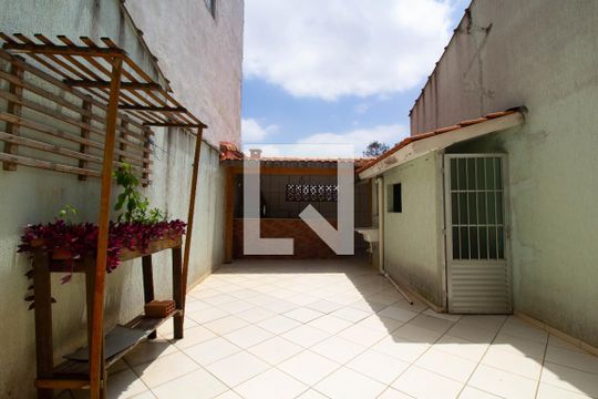 Área Externa de casa à venda com 3 quartos, 212m² em Vila Regina, São Paulo