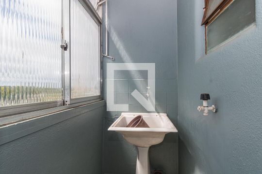 Cozinha e Área de Serviço de apartamento à venda com 2 quartos, 50m² em Rubem Berta, Porto Alegre