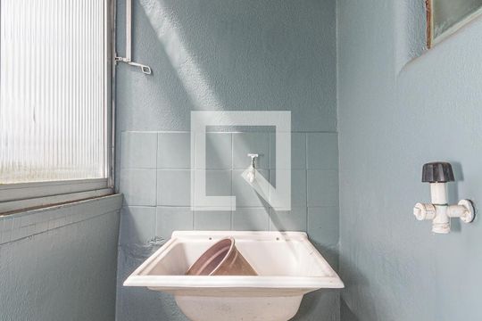 Cozinha e Área de Serviço de apartamento à venda com 2 quartos, 50m² em Rubem Berta, Porto Alegre