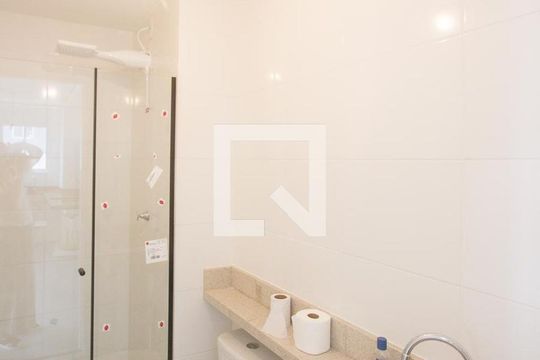 Banheiro de apartamento para alugar com 2 quartos, 34m² em Santo Amaro, São Paulo