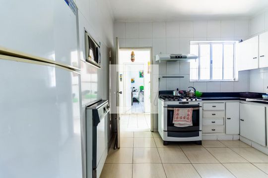 Cozinha de casa à venda com 4 quartos, 230m² em Caxingui, São Paulo