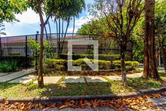 Fachada da Casa de casa à venda com 4 quartos, 230m² em Caxingui, São Paulo