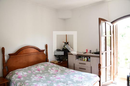 Suíte de casa para alugar com 3 quartos, 250m² em Jardim Rebelato, Cotia