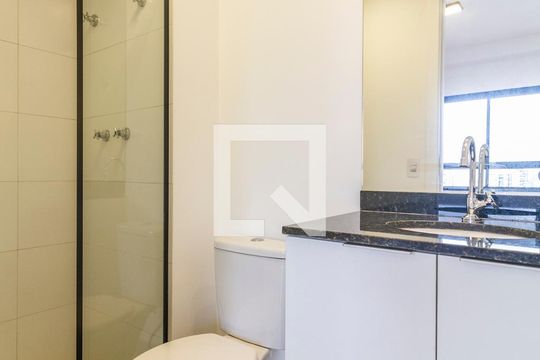 Banheiro de kitnet/studio à venda com 1 quarto, 25m² em Pinheiros, São Paulo