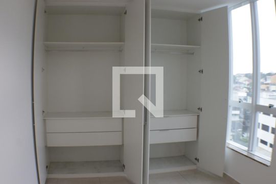 Quarto 1 de apartamento para alugar com 2 quartos, 58m² em Taquara, Rio de Janeiro