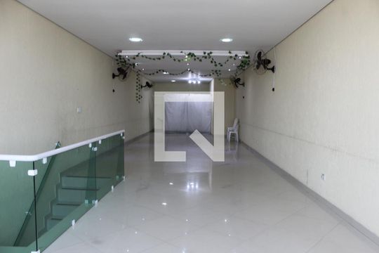 Salão de Festas 2 de casa à venda com 2 quartos, 200m² em Parque Guarani, São Paulo
