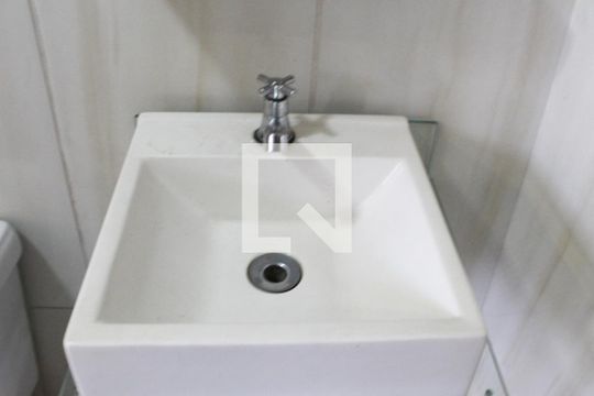Banheiro de casa à venda com 2 quartos, 200m² em Parque Guarani, São Paulo