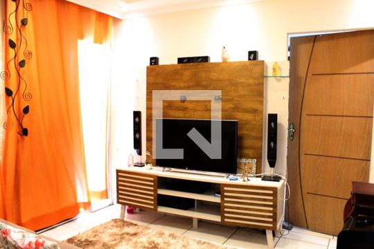 sala de casa à venda com 2 quartos, 200m² em Parque Guarani, São Paulo