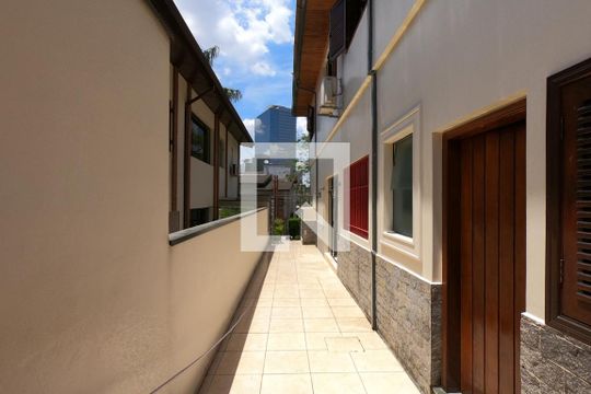 Quintal de casa de condomínio à venda com 4 quartos, 300m² em Vila Tramontano, São Paulo